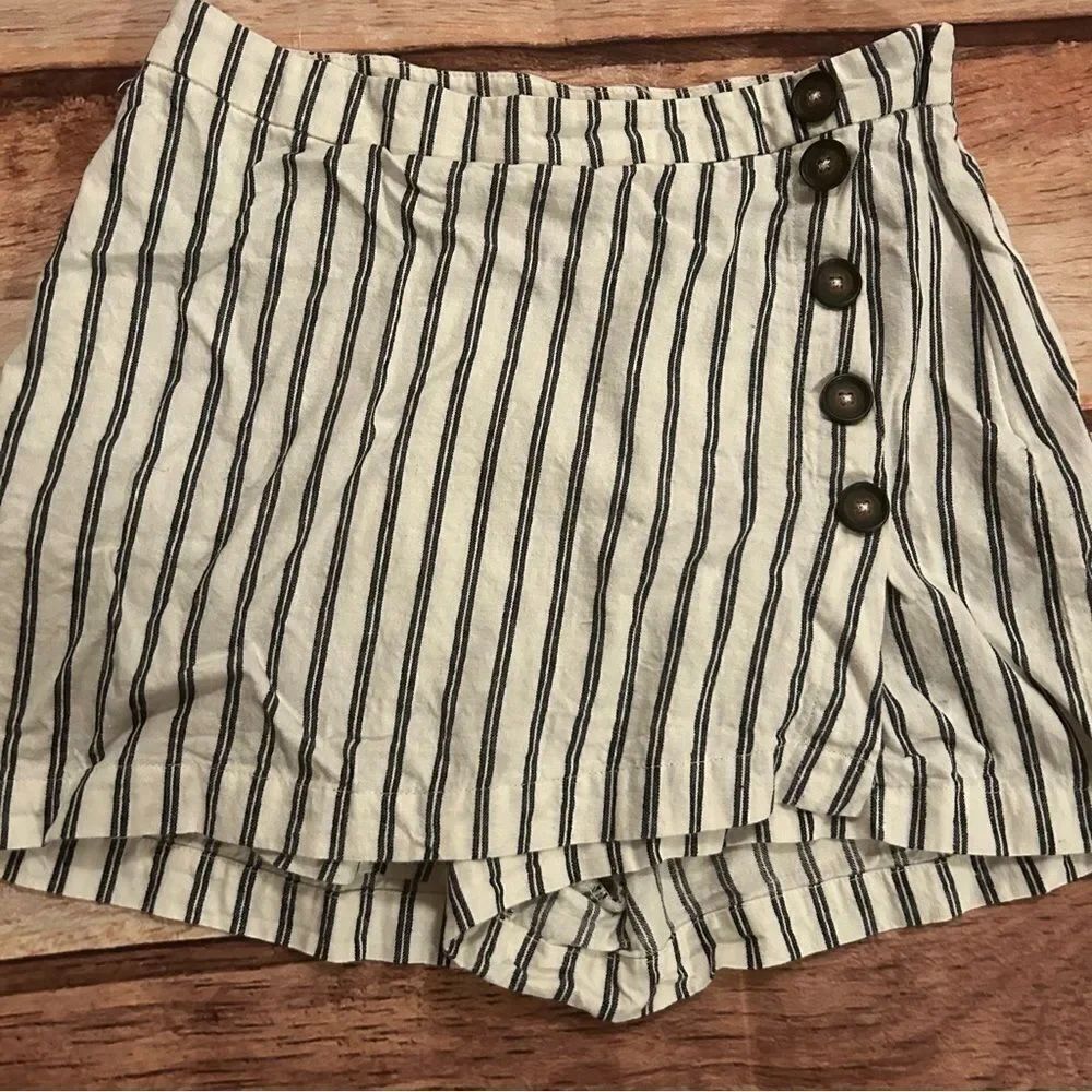Altar’d State women’s navy/white pin striped skirt size medium